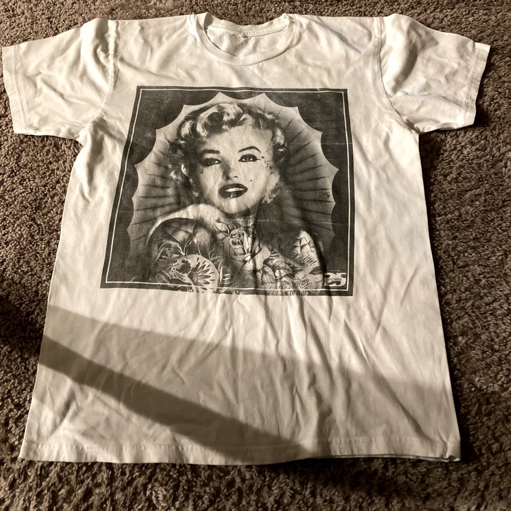 Lightly used Marylin Monroe Graphic Tee